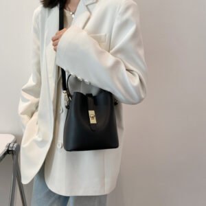 Bolso de mujer en piel sintetica para todas las estaciones Color negro - Imagen 3