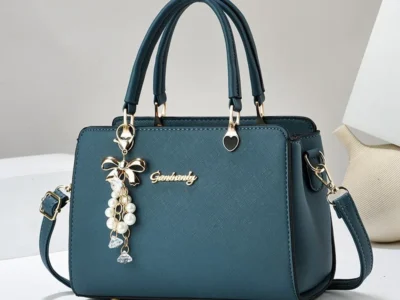 Bolso clasico para mujer con palabras decorativas
